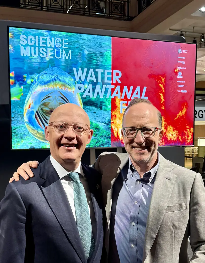 Two guests at the Water Pantanal Fire exhibition