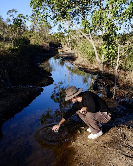 Checking the natural spring at Fazenda Três Meninas